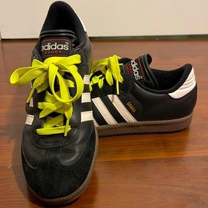 Adidas Black Samba Gum Sole sneakers (women’s 7.5, men’s 5.5)